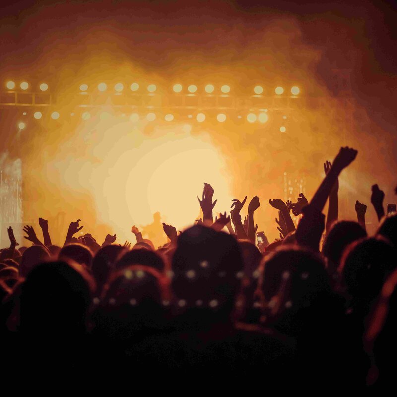 FESTA DELLA MUSICA. Eugenio in via di Gioia e Bobby Solo si preparano a salire sul palco di Cles