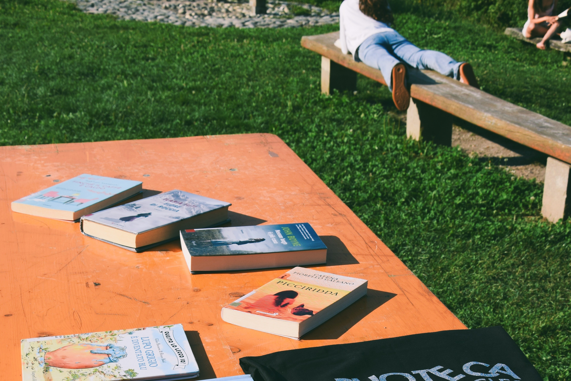 SILENT READING PARTY