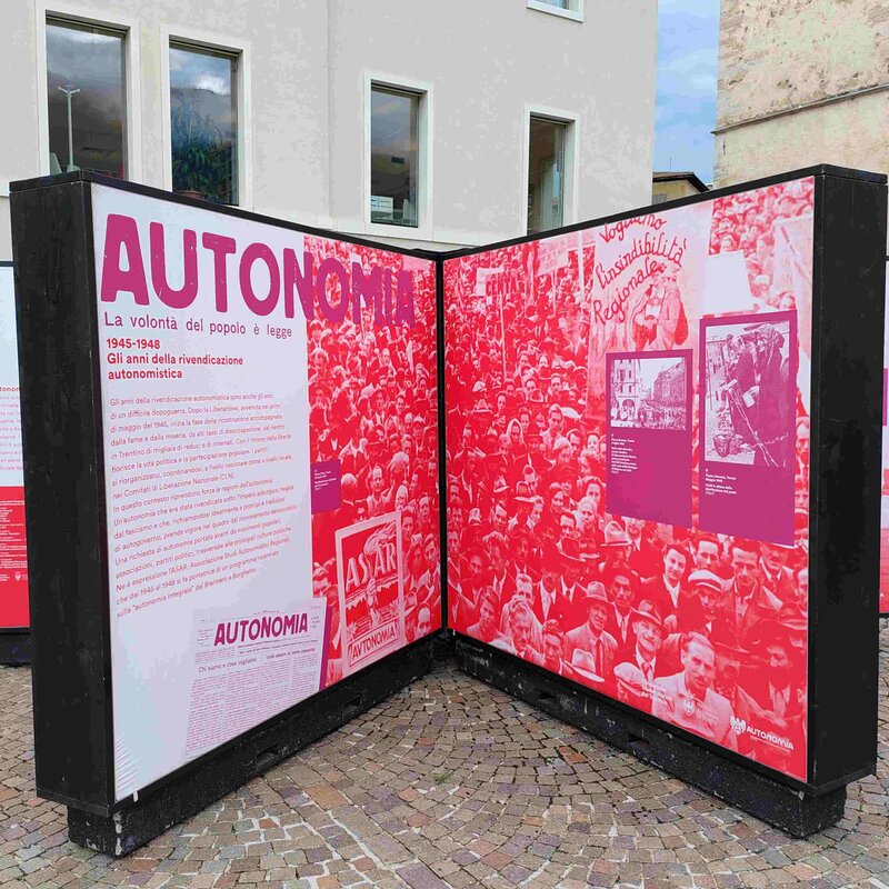 MOSTRA ITINERANTE “AUTONOMIA. LA VOLONTÀ DEL POPOLO È LEGGE. 1945-1948: GLI ANNI DELLA RIVENDICAZIONE AUTONOMISTICA”  