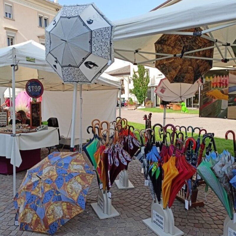 MERCATINO ARTISTI E ARTIGIANI